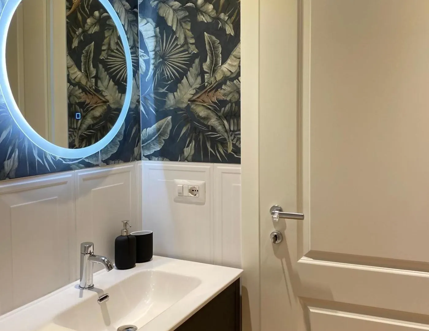 Modern 2 Bedrooms - Cino 15 Milan Apartment