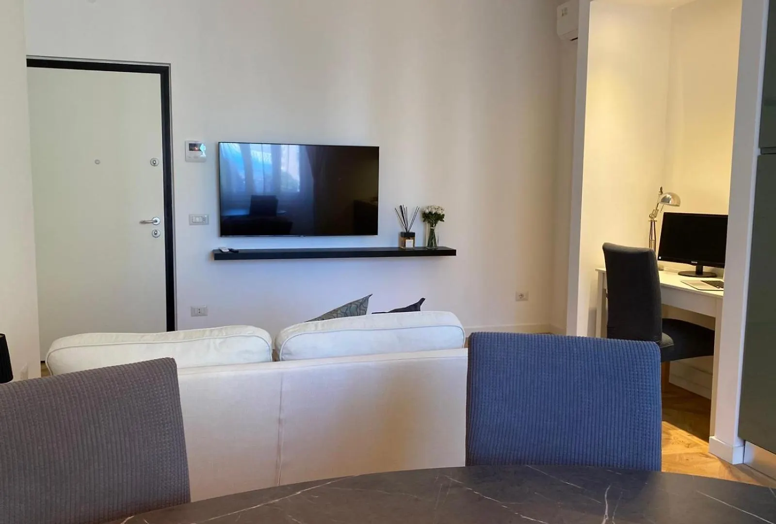 Modern 2 Bedrooms - Cino 15 Milan